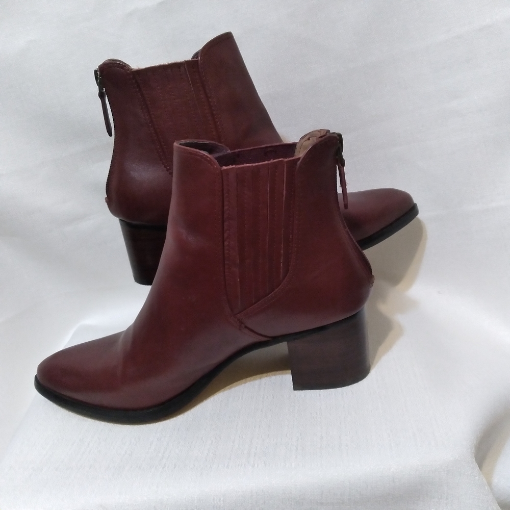 Halogen Booties Womens Size 6 Mahoney 2' Heel With Zip Back